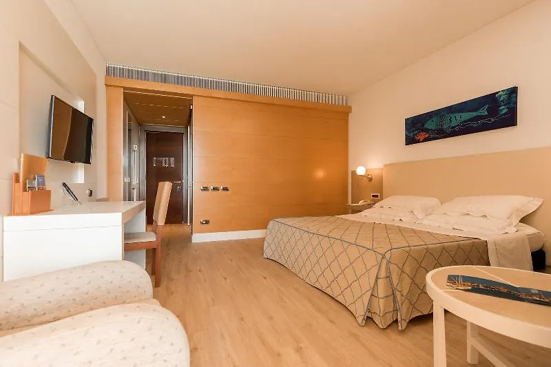 Smy Carlos V Wellness & Spa Alghero 5*,